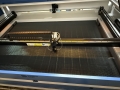 Ploter laserowy CO2 grawerka 1610 - 300W (brama)