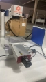 Znakowarka laserowa - fiber laser 50W z stołem ruchomym .jpeg